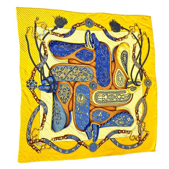 Hermès 100% Silk Pleated Scarf, ironed flat to highlight refined look in wear - Picture 2 of 14